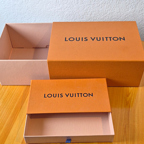 Louis vuitton logo cardboard - logo,